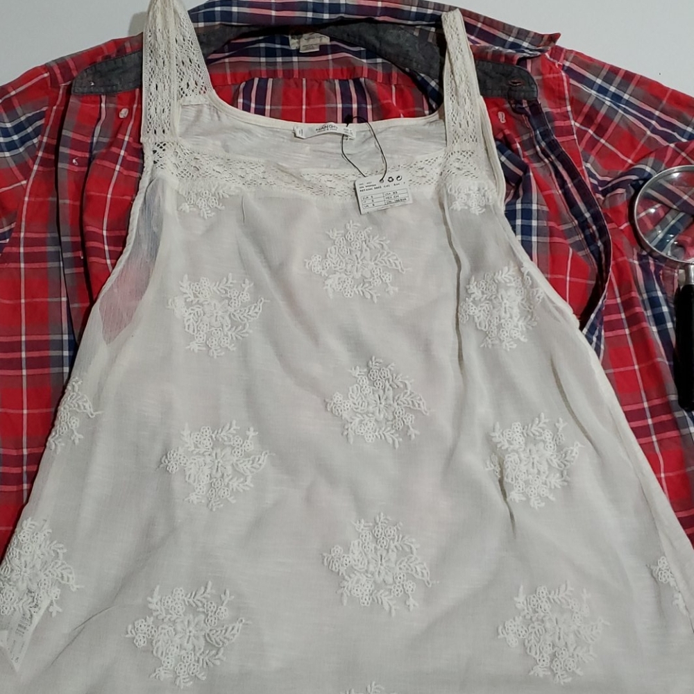 Mango sheer embroidery top sz.us xs